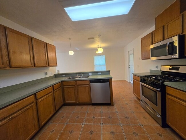 Building Photo - Charming single-story 3-bedroom, 2-bath home