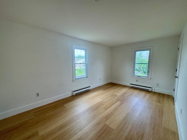 Building Photo - South Portland 2BD/1BA with Off Street Par...