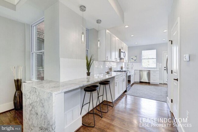 Building Photo - 2129 4th St NE