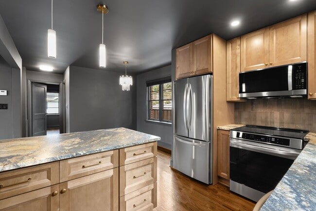 Building Photo - Heritage Historic - Unit A