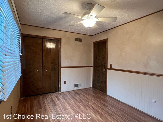 Building Photo - 3 br, 2.5 bath House - 1600 Hillside Drive