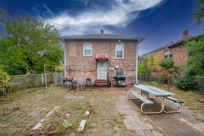 Building Photo - 1147 Harrison Blvd