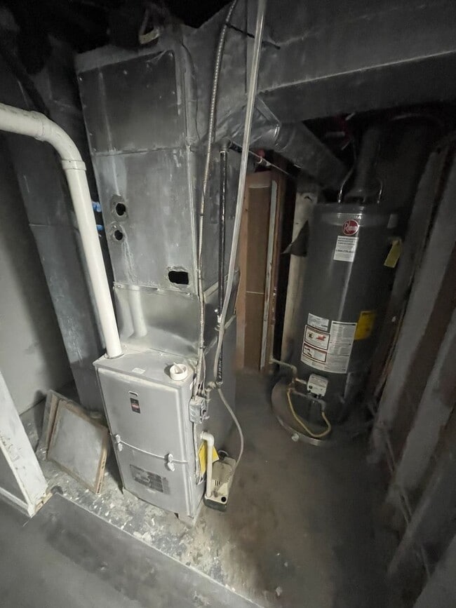 Building Photo - Newly remodeled 3 Bedroom 2.5 Bathroom House