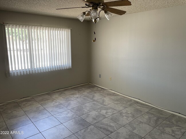Building Photo - 10141 W Campana Dr