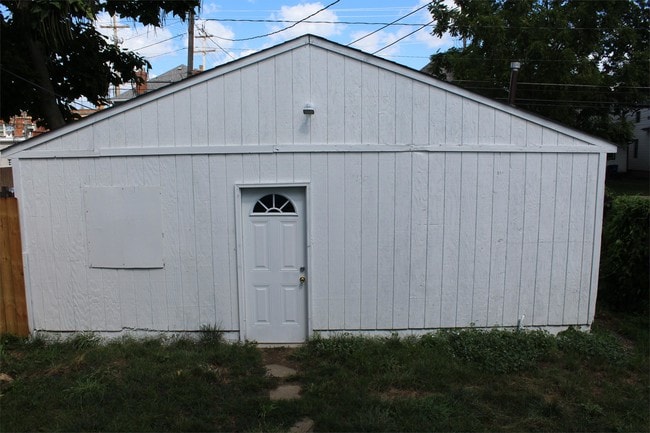 Building Photo - 540 Reinhard Ave