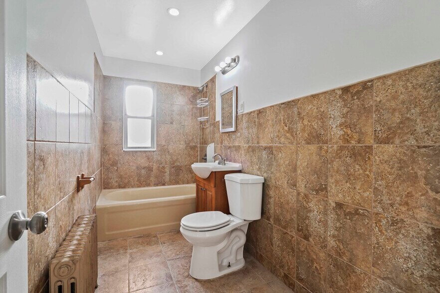 Building Photo - 1824 Summerfield St