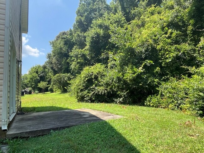Building Photo - Great 3 Bed, 2.5 Bath house in University ...