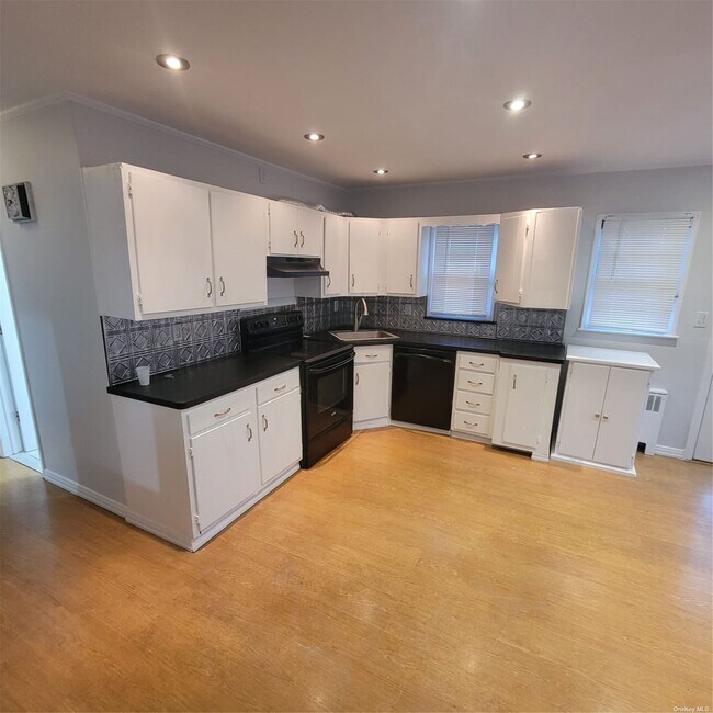 Building Photo - 619 Willis St