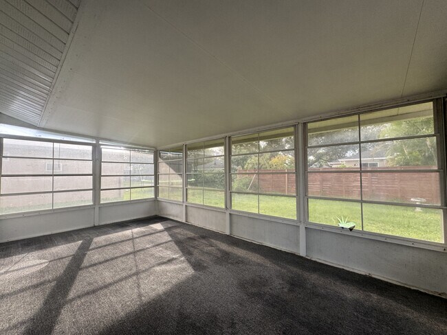Building Photo - 641 Southland Rd