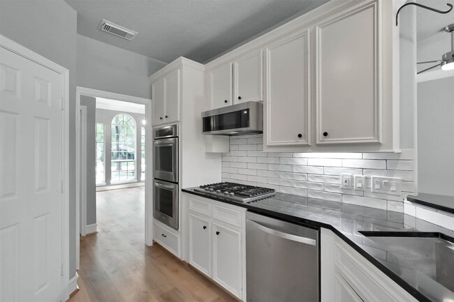 Building Photo - 84 Oak Grove Ln