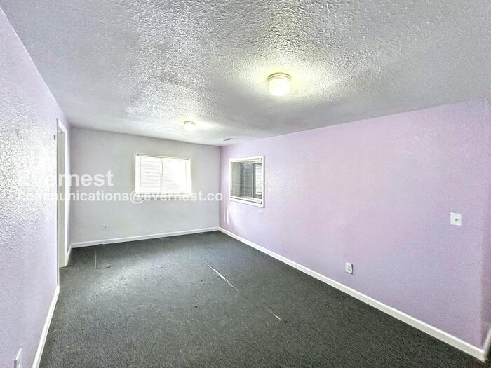 Building Photo - 663 Seawell Dr