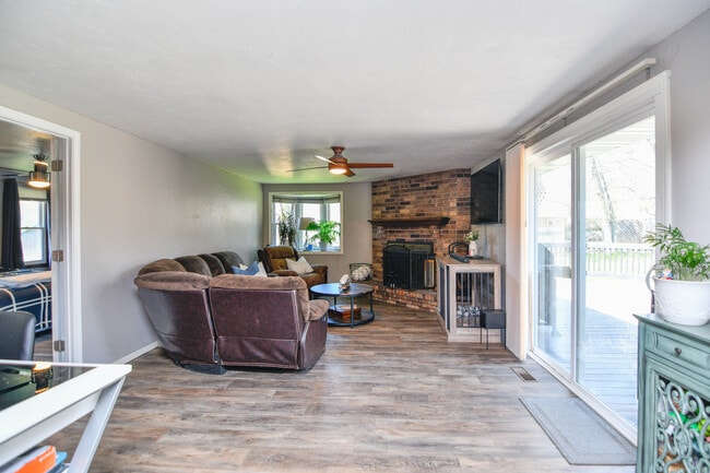 Building Photo - 981 Hillcrest Heights