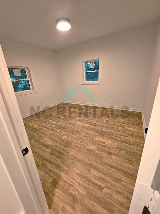 Building Photo - 427 Matthews St