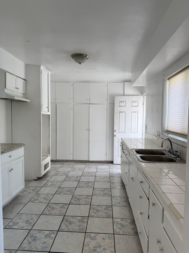 Building Photo - House for rent