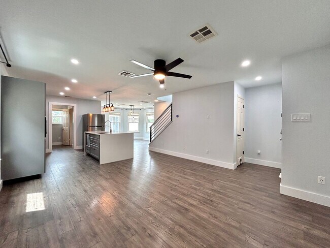 Building Photo - Modern 3/BR 2.5/BA Home with Patio & Balcony