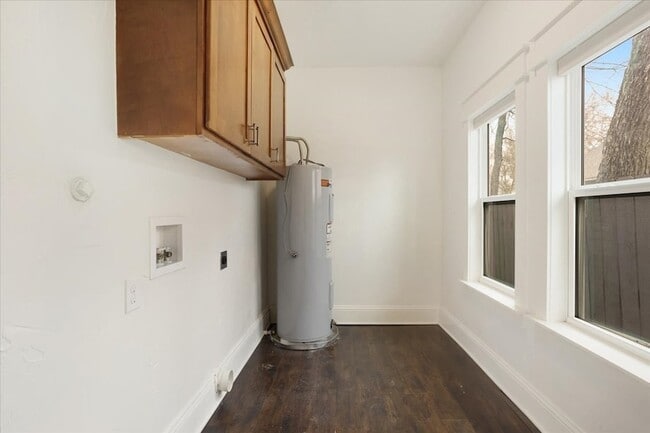 Building Photo - 805 W Owings St