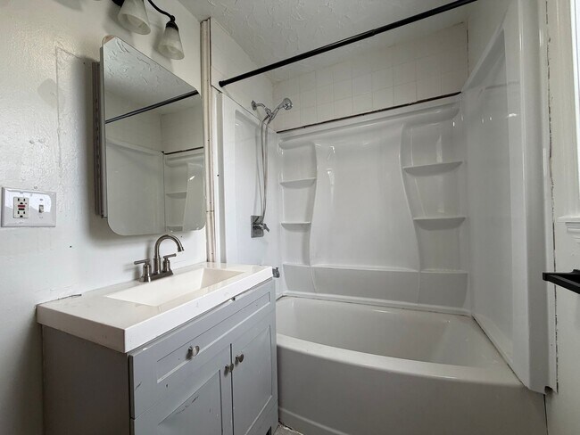 Building Photo - 26 Abbott St