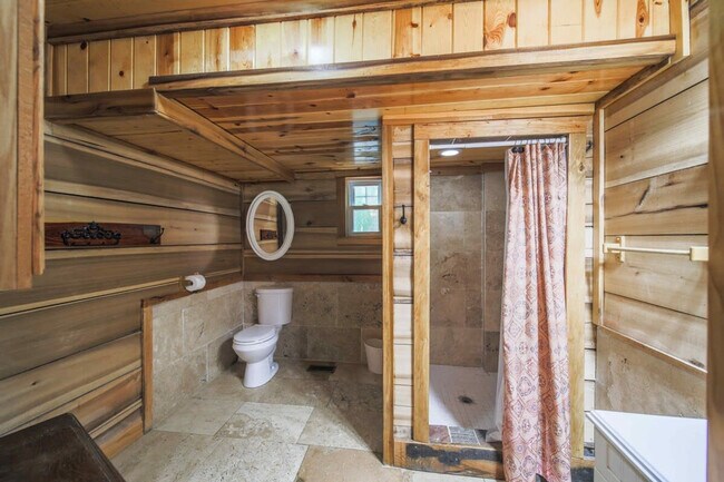 Building Photo - 195 Black Bear Dr