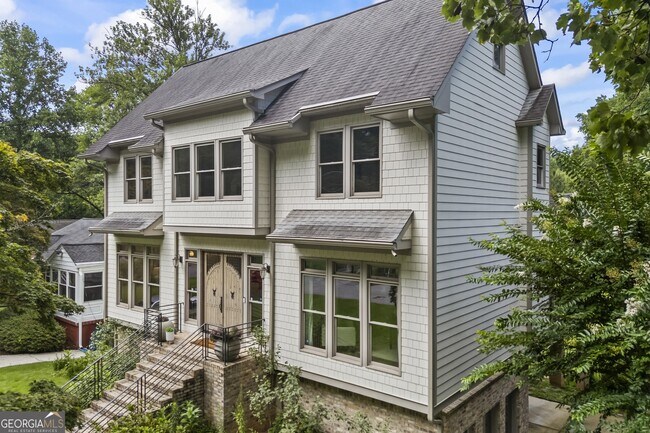 Building Photo - 1742 Helen Dr NE