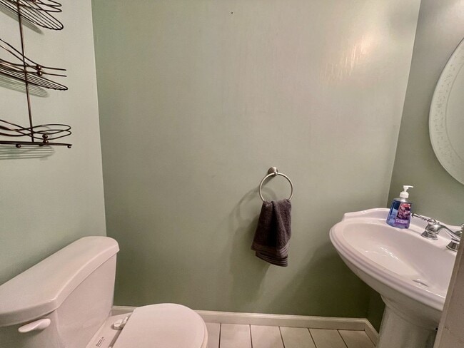 Building Photo - Beautiful 3-bedroom, 2.5-bathroom home
