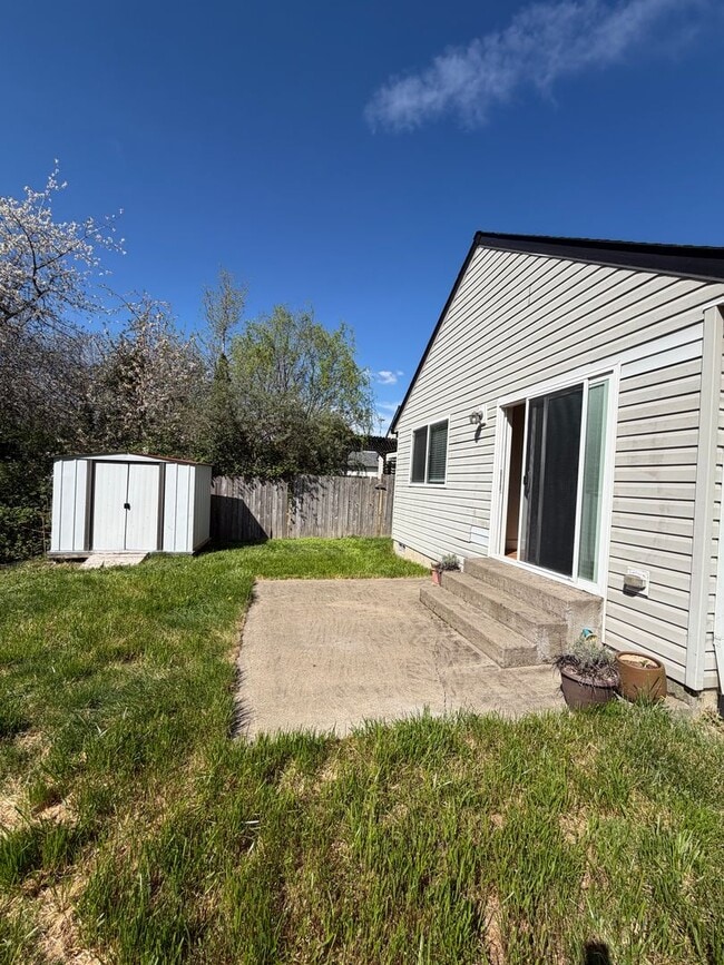 Building Photo - Cozy Two Bedroom Home Tucked Away in Newberg