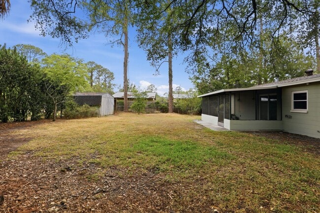 Building Photo - 3 bedroom 2 bath house in Northwood Pines