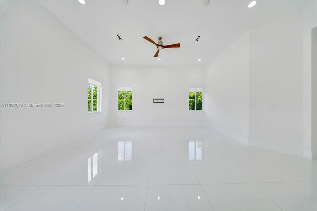 Building Photo - 10203 SW 136th St