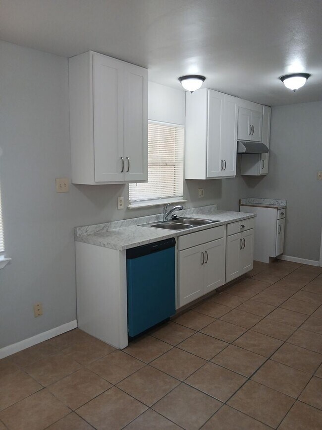 Building Photo - REMODELED 3 Bedrooms, 2 Full Bathrooms, 1 ...