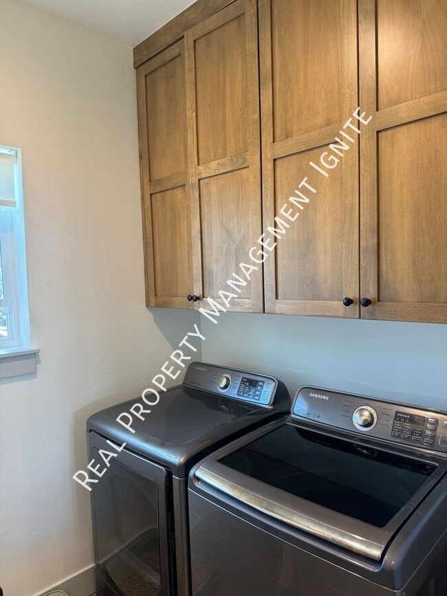 Building Photo - 62677 NW Mehama Ct