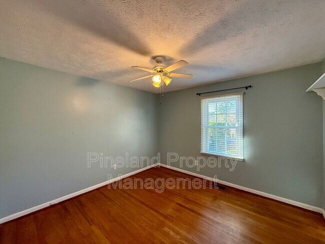 Building Photo - 1521 Paisley Ave