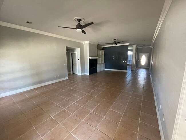 Building Photo - 602 Paradise Way