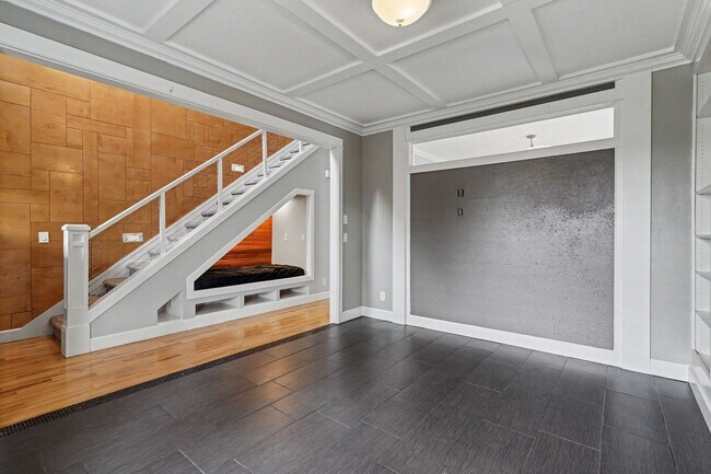 Building Photo - 1321 Chapman Hill Dr NW