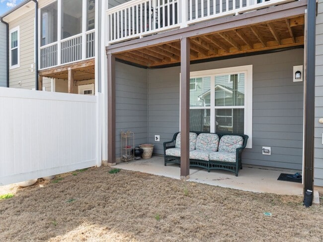 Building Photo - Like new townhome in Wykoff!