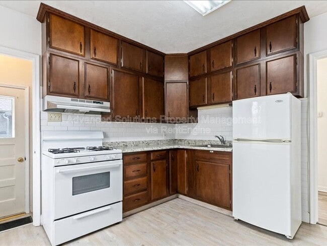 Building Photo - 1966 E Garfield Ave