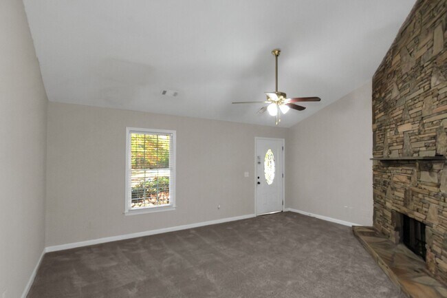 Building Photo - Charming 3BR/2BA Ranch Home with Spacious Backyard & Deck!