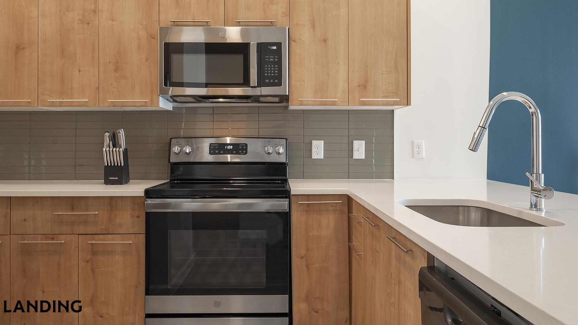 Building Photo - 5256 International Dr