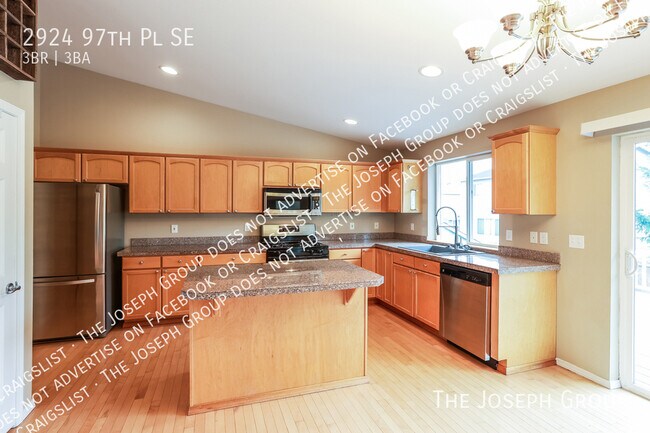 Building Photo - 2924 97th Pl SE