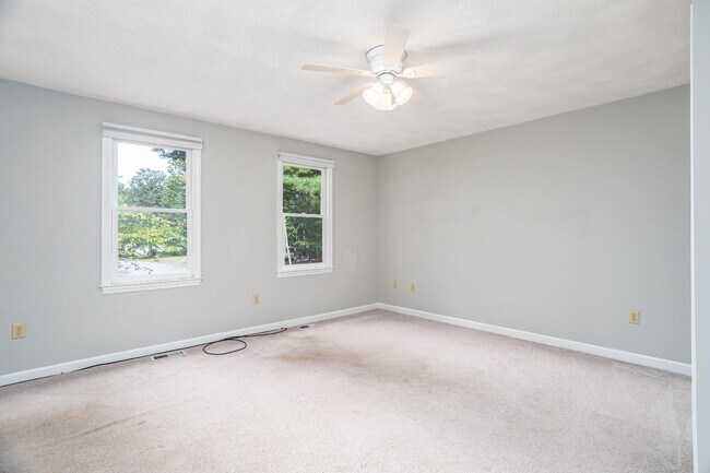 Building Photo - 6 Samantha Ln