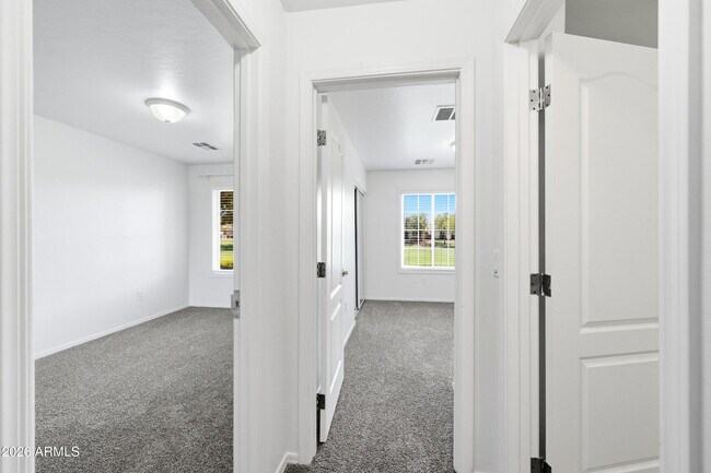 Building Photo - 3691 E Leslie Dr