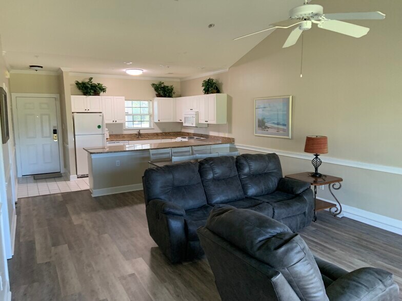 Building Photo - 4815 Orchid Way