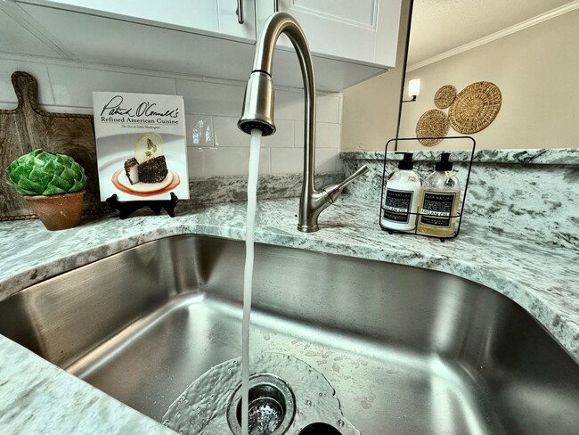 Building Photo - REDUCED PRICE! Updated 1st Floor/1-Level Condo Ready NOW! Includes Water, Sewer, Trash, Landscapi...