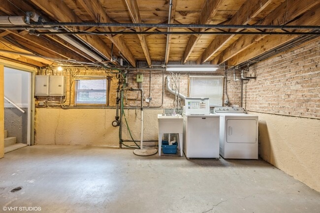 Building Photo - 541 Barnsdale Rd