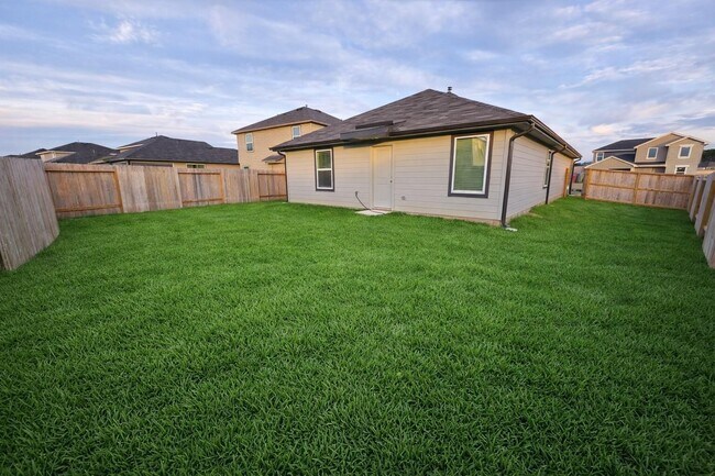 Building Photo - 40821 Hawthorne Glades St