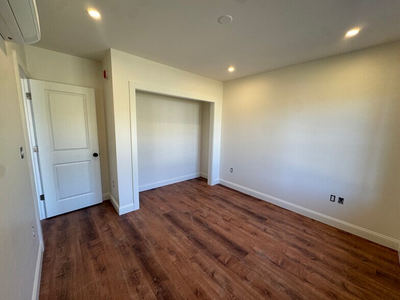 Building Photo - 430 Ridge Rd