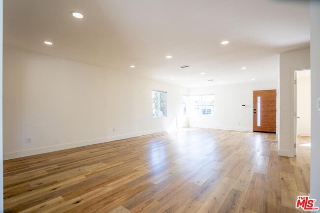 Building Photo - 5705 Jamieson Ave