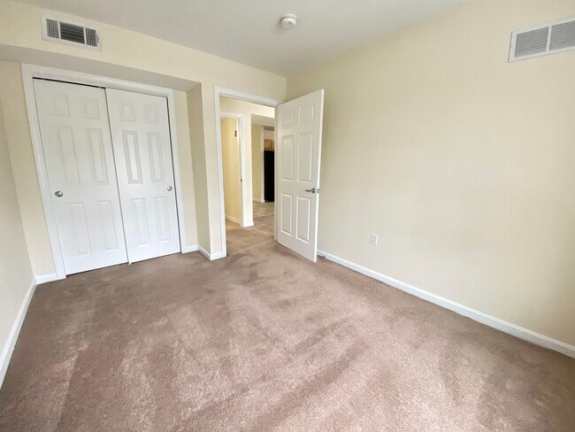 Building Photo - 10 Sentinel Court