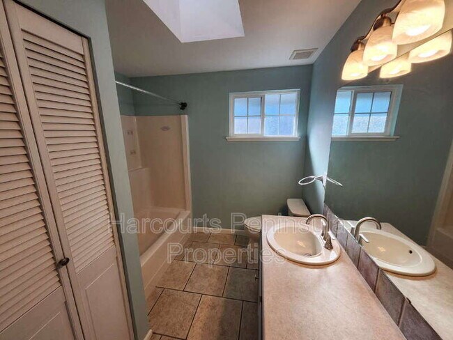 Building Photo - 13132 Lakeridge Cir NW