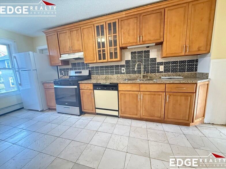 Building Photo - 7 High St Pl