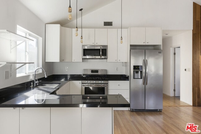 Building Photo - 5712 Buchanan St