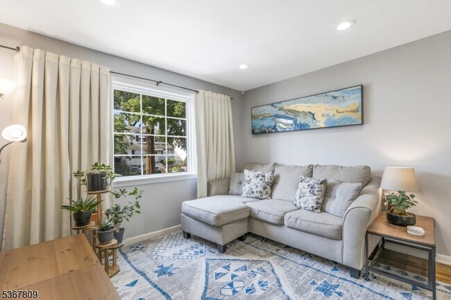 Building Photo - 9 Westervelt Pl